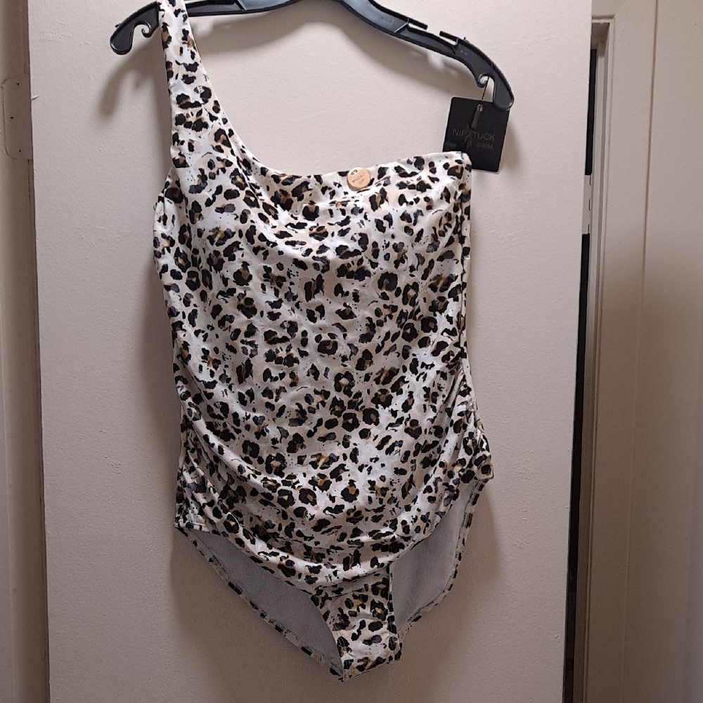 Leopard Print One-Shoulder Swimsuit